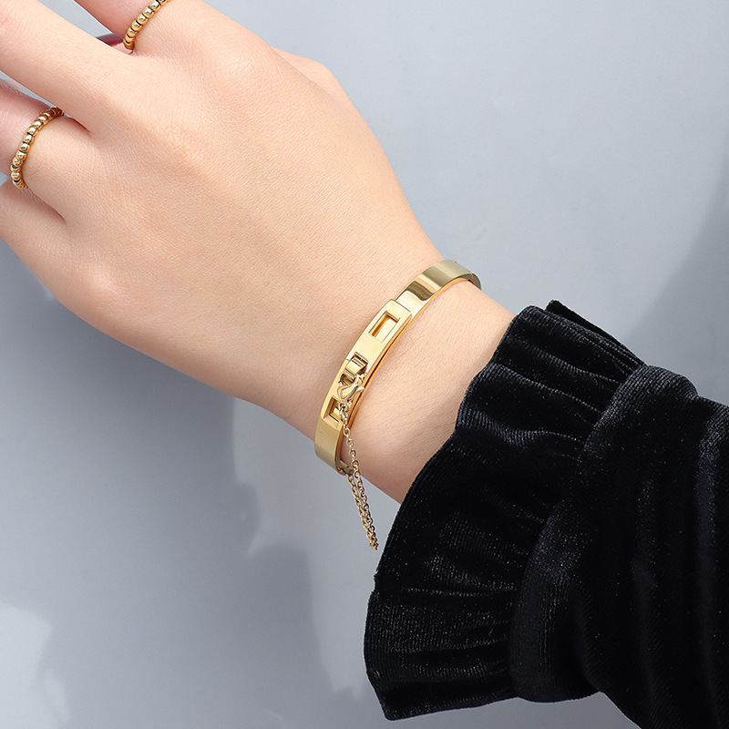 会员价商品-Tassel Hasp Style Bangle