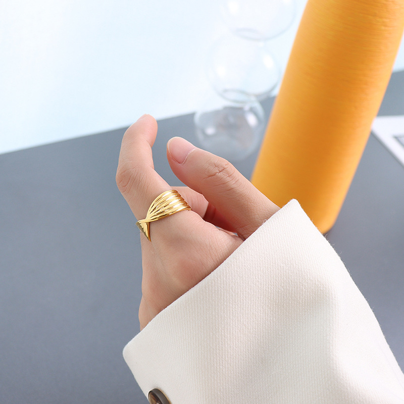 Chunky Wavier Texture Knot Ring